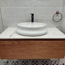 Шкаф с мивка за баня Impera с каменен плот и чекмедже 