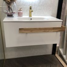 Шкаф за баня Lorena 80 с дървена дръжка 